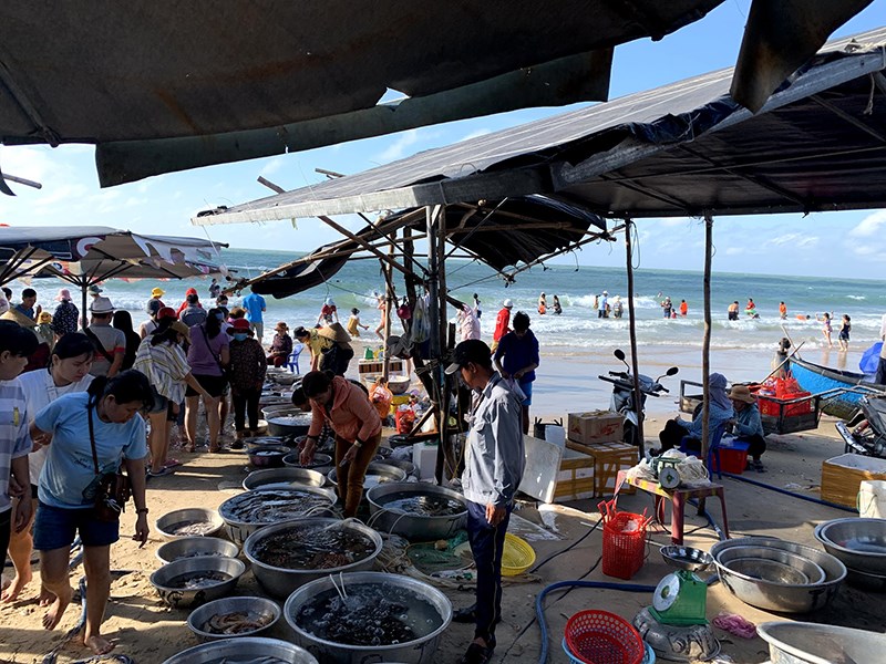 Chợ hải sản Hồ Tràm