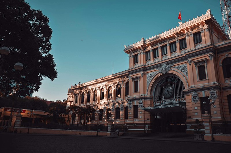 Bưu điện Trung tâm thành phố Hồ Chí Minh - Bưu điện lớn nhất Đông Nam Á