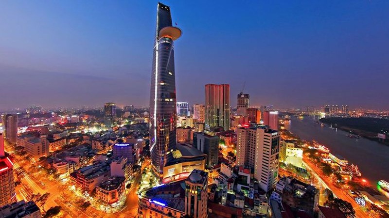 Tòa tháp Bitexco rực rỡ ánh đèn vào buổi tối