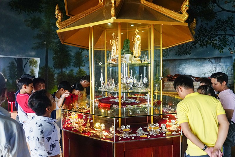 Chiêm ngưỡng xá lợi Phật - Chùa Bửu Long