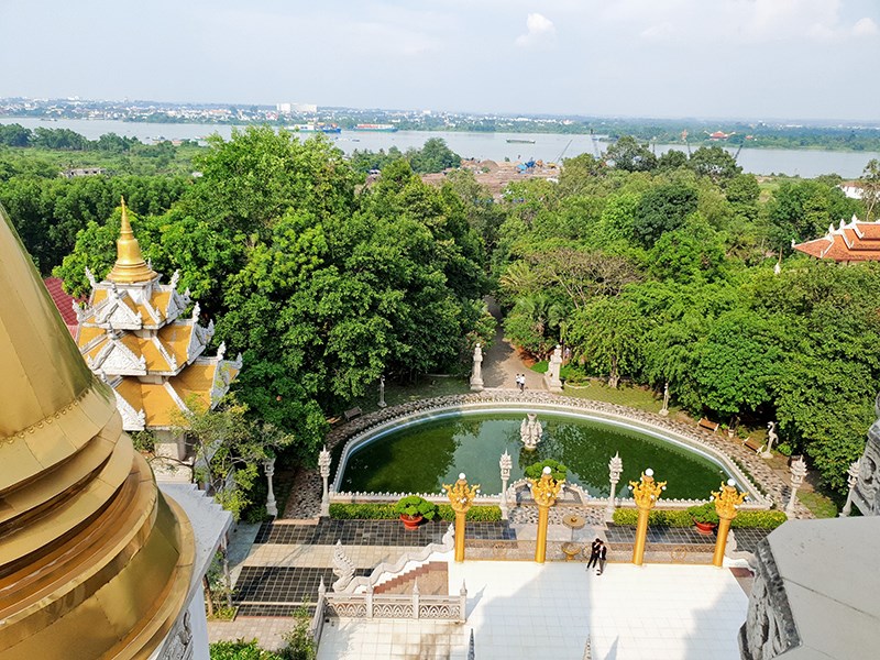 Khung cảnh tuyệt đẹp từ trên nhìn xuống - Chùa Bửu Long