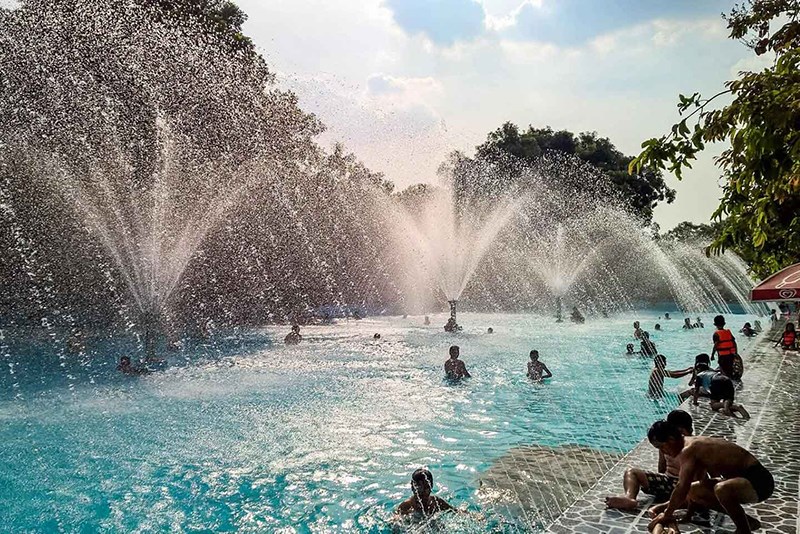 Hồ bơi rộng mênh mông cho các bé chơi đùa