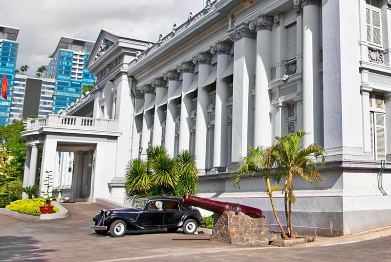 Mặt trước của bảo tàng thành phố Hồ Chí Minh