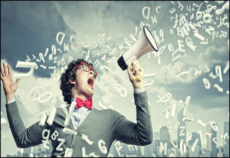 Cả tin, thích nghe lời đường mật nên rất dễ bị hãm hại