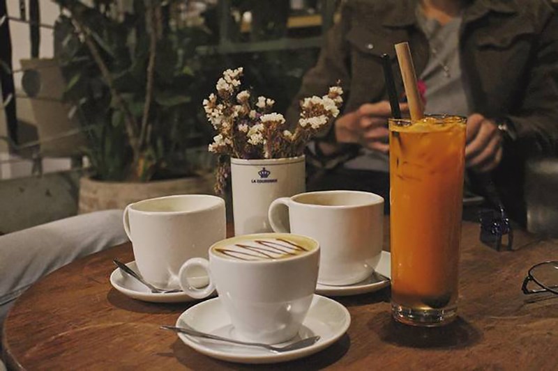 Những món đồ uống thơm ngon nóng hổi được chuẩn bị chỉn chu tại Route 66 Cafe