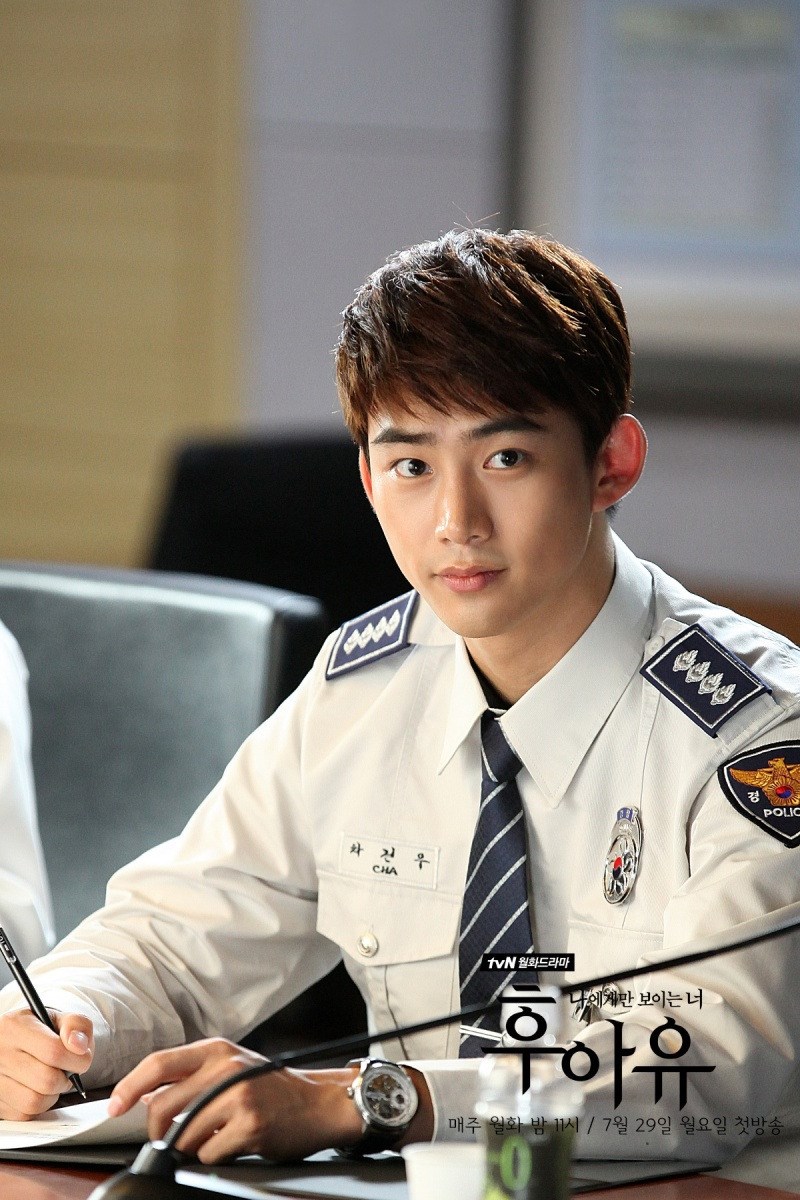 Taecyeon trong tạo hình cảnh sát