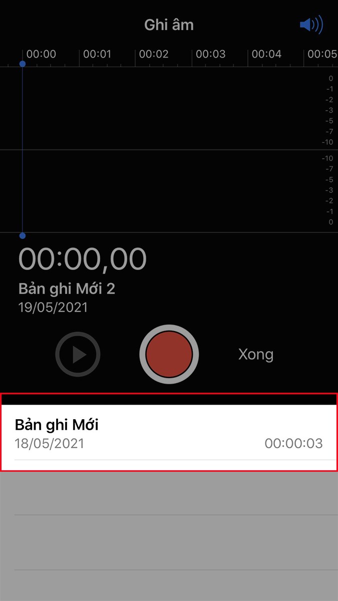 Mở ứng dụng Ghi âm trên iPhone  Chọn file ghi âm mà bạn muốn gửi qua Gmail