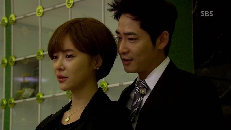 Bok Jae-in (trái) và Lee Cha-don (phải)