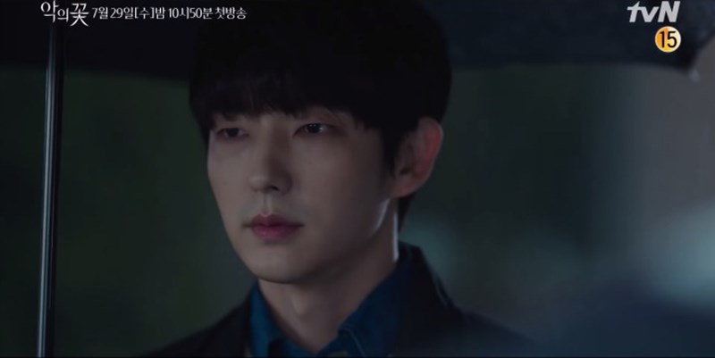 Khuôn mặt không cảm xúc của Baek Hee Sung