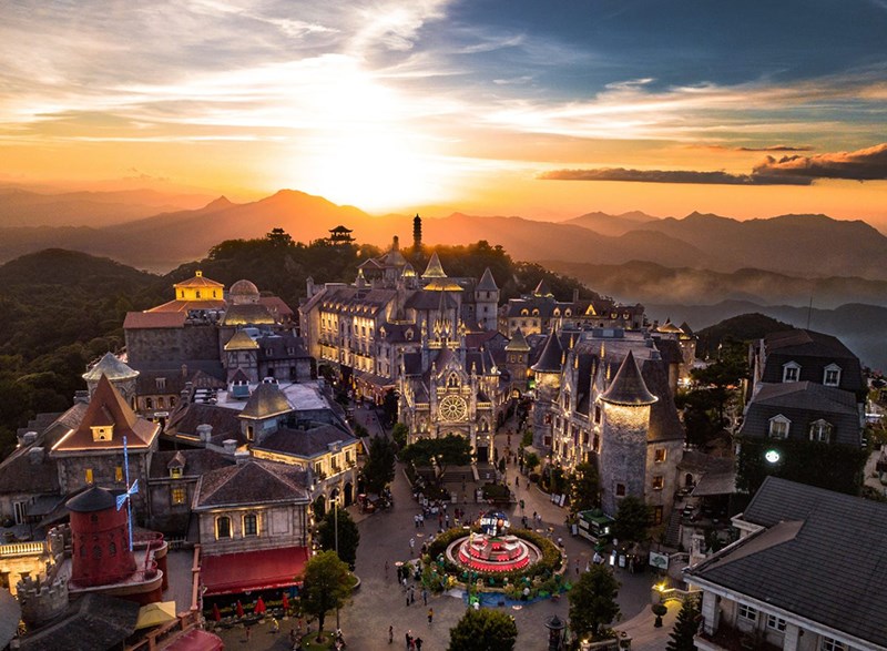 Bà Nà Hills nhìn từ trên cao