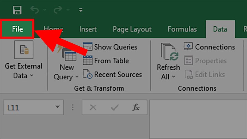 Mở file Excel muốn chuyển > Nhấn v&agrave;o thẻ File