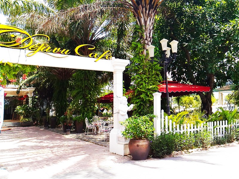 Không gian quán cafe trong khu du lịch sinh thái Huỳnh Kha