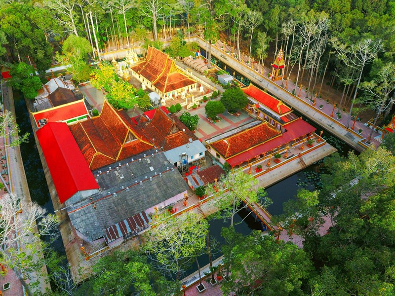 Toàn cảnh chùa Âng nhìn từ trên cao