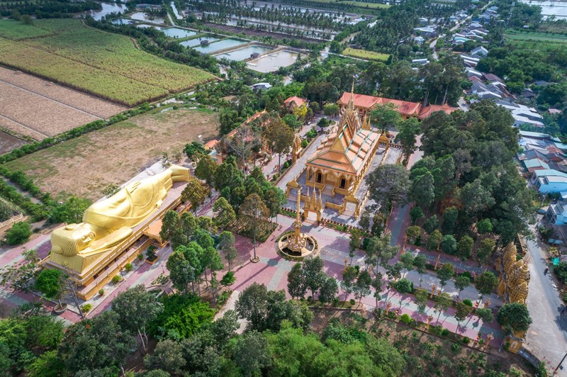 Toàn cảnh chùa Vàm Rây nổi tiếng khi nhìn từ trên cao