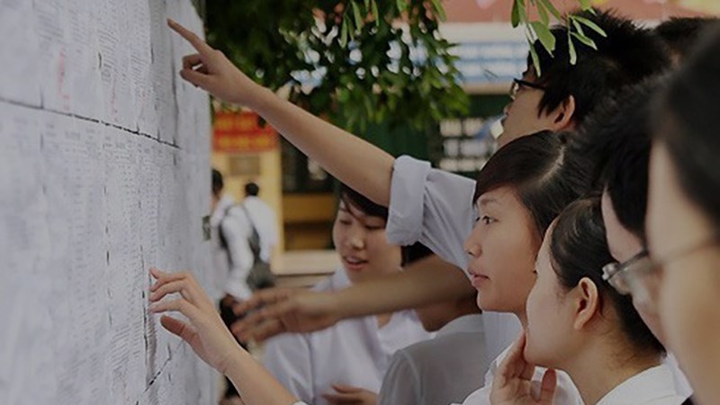 Ảnh hưởng của điểm sàn và điểm chuẩn lên thí sinh