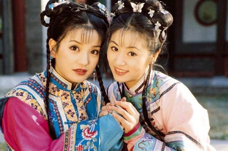 Hạ Tử Vy (bên phải) và Tiểu Yến Tử (bên trái)