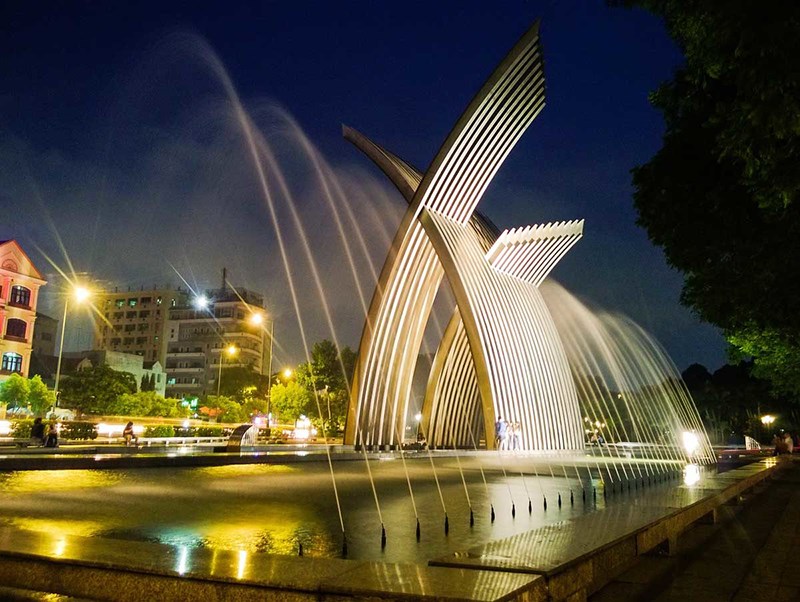 Công viên Hoàng Văn Thụ về đêm