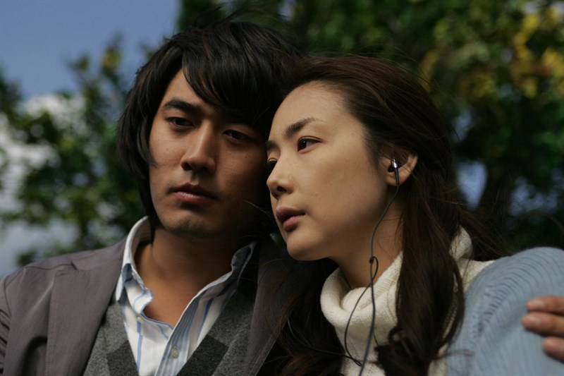 Lee Min Soo (bên trái) và Han Hye Won (bên phải)