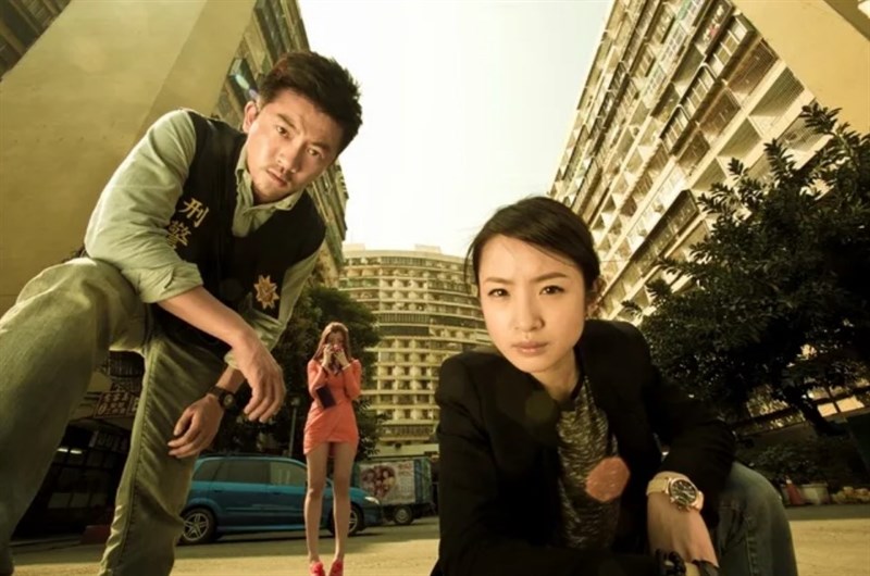 Cao Y Bình (bên phải) và Vương Chí Nghị (bên trái)