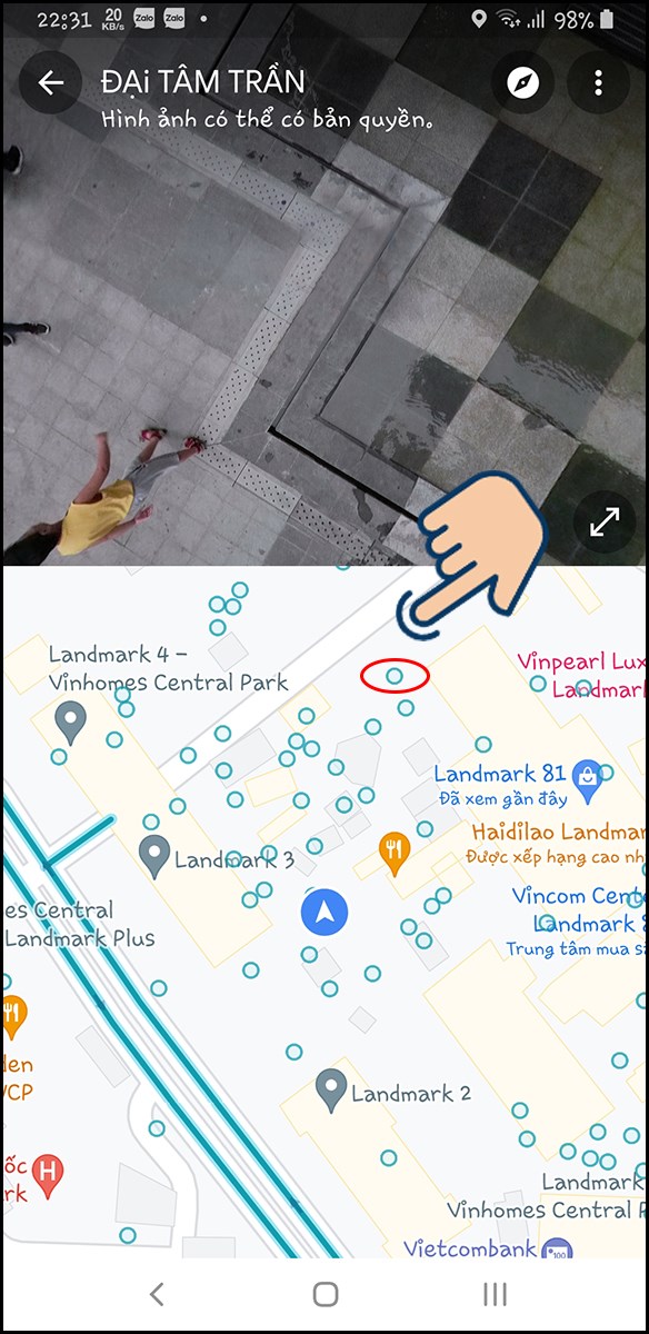 Bạn c&oacute; thể thay đổi địa điểm xem phố bằng c&aacute;ch nhấn v&agrave;o c&aacute;c chấm tr&ograve;n m&agrave;u xanh xuất hiện tr&ecirc;n bản đồ.