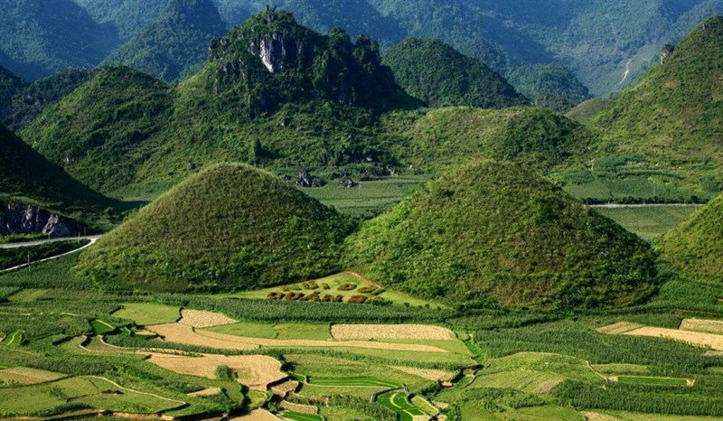 Núi đôi Quản Bạ - Tuyệt tác của thiên nhiên