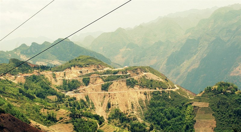 Núi rừng hùng vĩ đường lên cửa khẩu Săm Pun