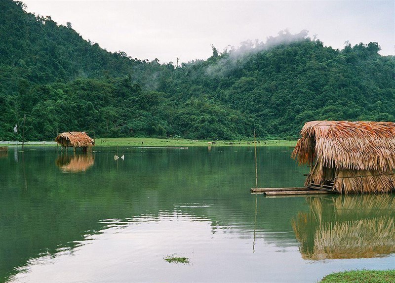 Nét đẹp tĩnh <span class='marker'>yên ổn</span> của Hồ Noong