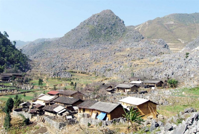 Cao nguyên đá Đồng Văn phủ <span class='marker'>1</span> màu xám xịt