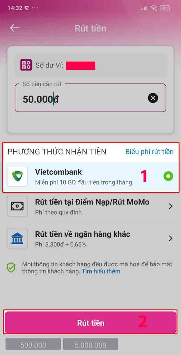 Chọn ngân hàng Vietcombank. Sau đó nhấn Rút tiền.