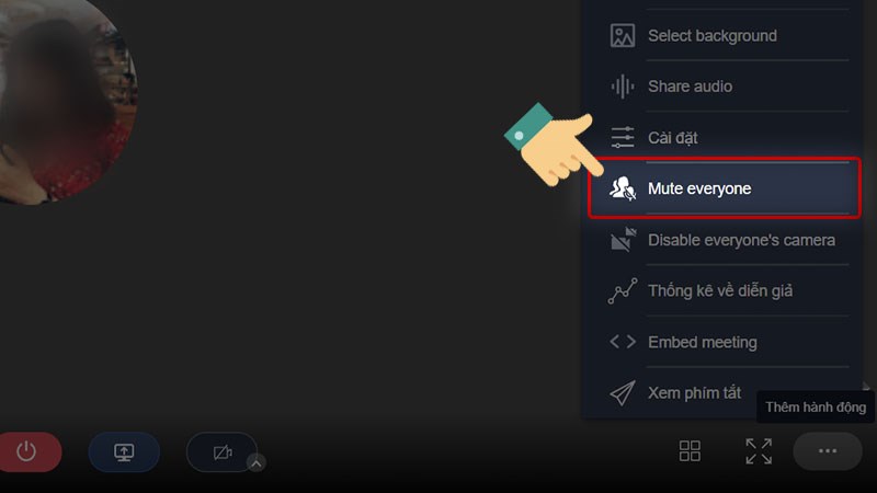  Chọn Mute Everyone để tắt mic