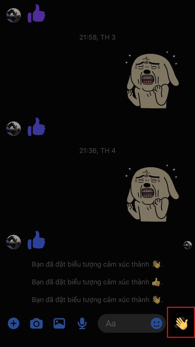 Nhấn v&agrave;o biểu tượng vẫy tay ở g&oacute;c dưới b&ecirc;n phải đoạn chat để vẫy tay