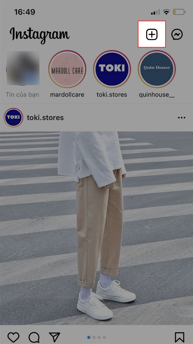 Mở ứng dụng Instagram, nhấn v&agrave;o biểu tượng dấu cộng ở g&oacute;c tr&ecirc;n b&ecirc;n phải