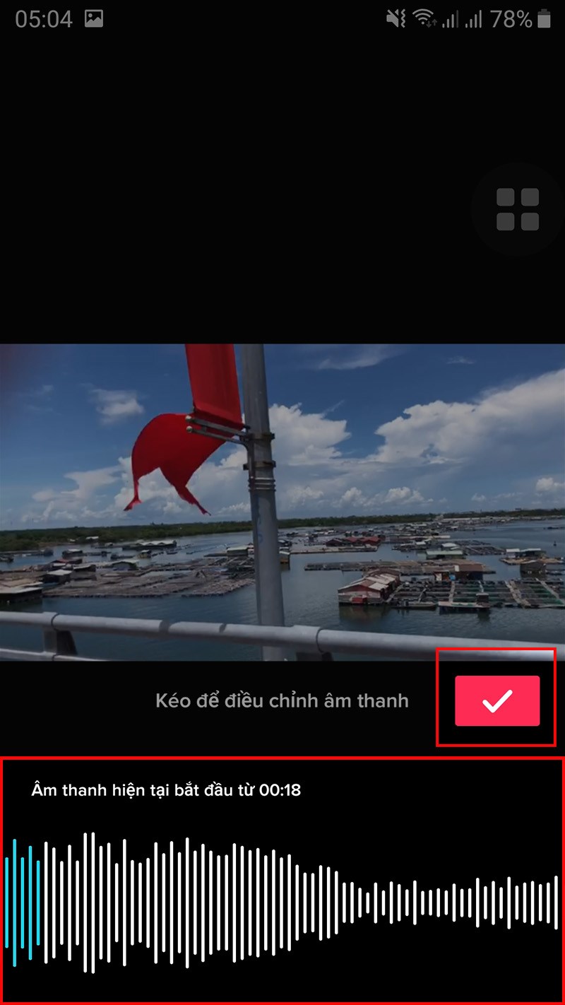 K&eacute;o sang tr&aacute;i hoặc phải để lựa chọn đoạn nhạc bạn muốn > Nhấn v&agrave;o biểu tượng dấu t&iacute;ch