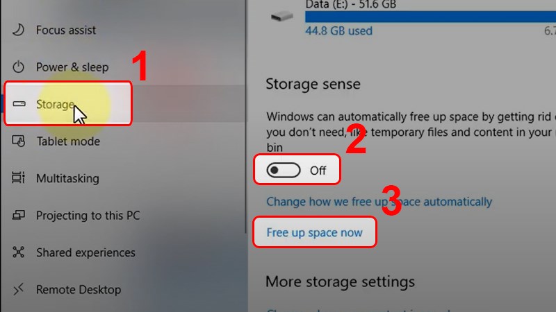 Bật tính năng Storage sense phía bên phải > Mở Free up space now