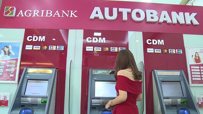 Giao dịch tại cây ATM Agribank