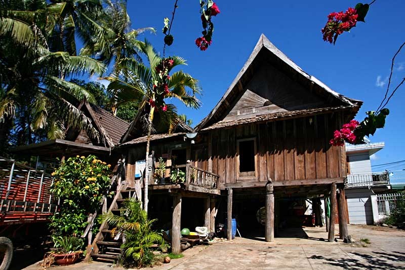 Nhà của vua săn voi Khun Ju Nốp