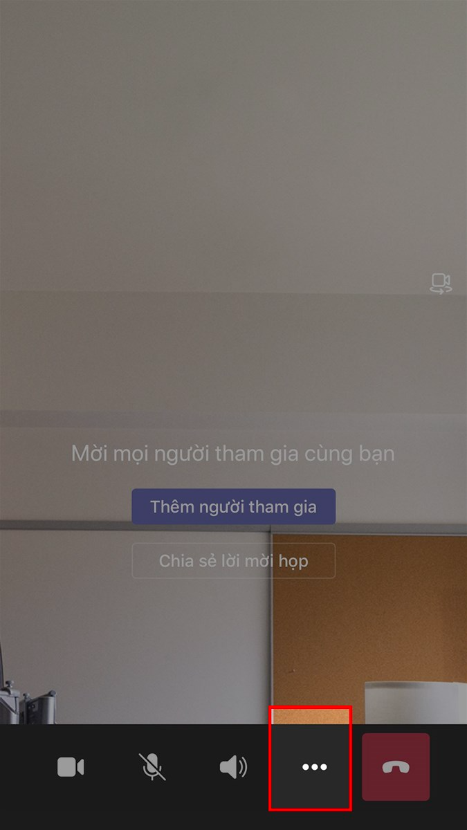 Tại phòng học, họp online nhấn vào biểu tượng dấu 3 chấm