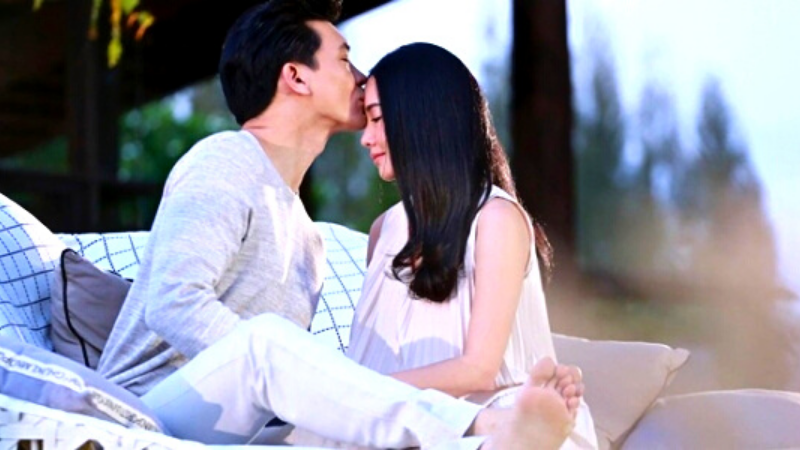 Phân cảnh ngọt ngào của cặp đôi chính trong phim