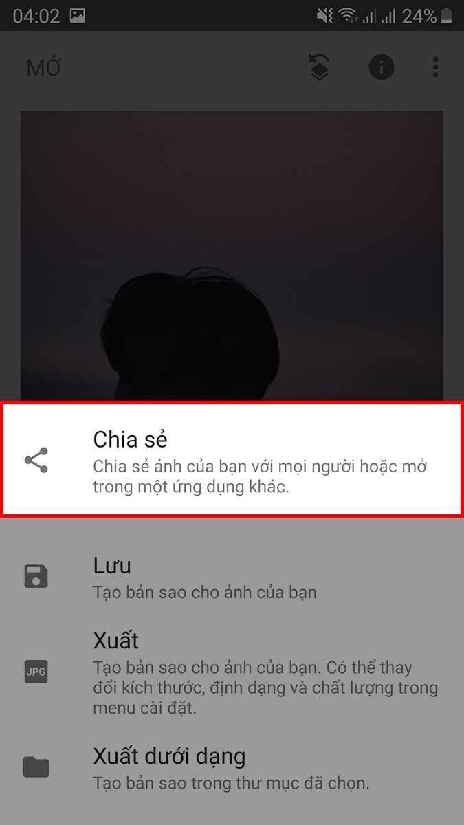 Chọn Chia sẻ để chia sẻ ảnh qua mạng xã hội với các biểu tượng tương ứng