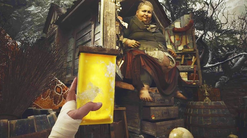 Duke giải th&iacute;ch về chiếc lọ m&agrave;u v&agrave;ng chứa phần đầu của Rose