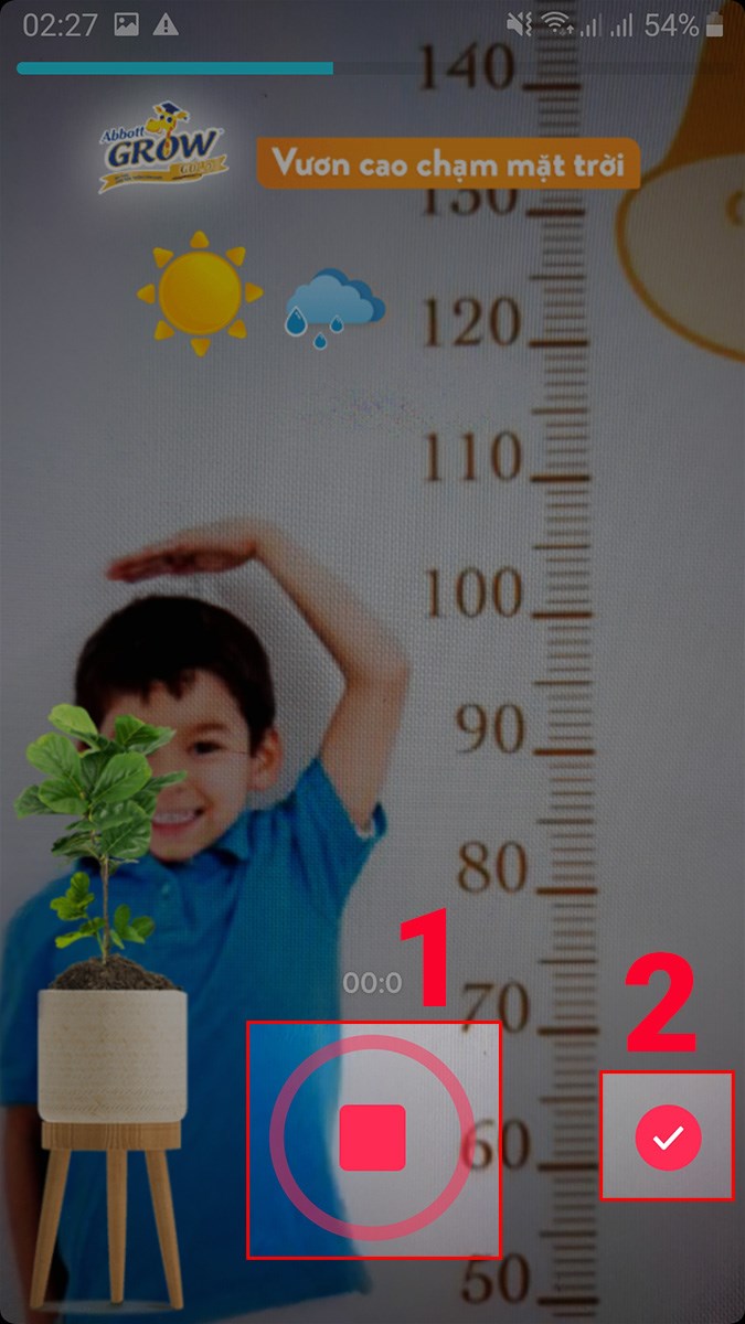 Nhấn giữ n&uacute;t quay m&agrave;u đỏ để quay video > Nhấn biểu tượng dấu t&iacute;ch