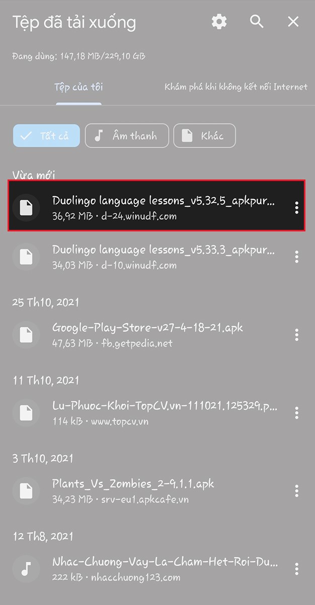 Nhấn mở file Duolingo APK