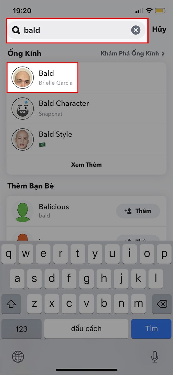 Nhập từ khóa bald và chọn filter đầu trọc Snapchat mà bạn muốn sử dụng