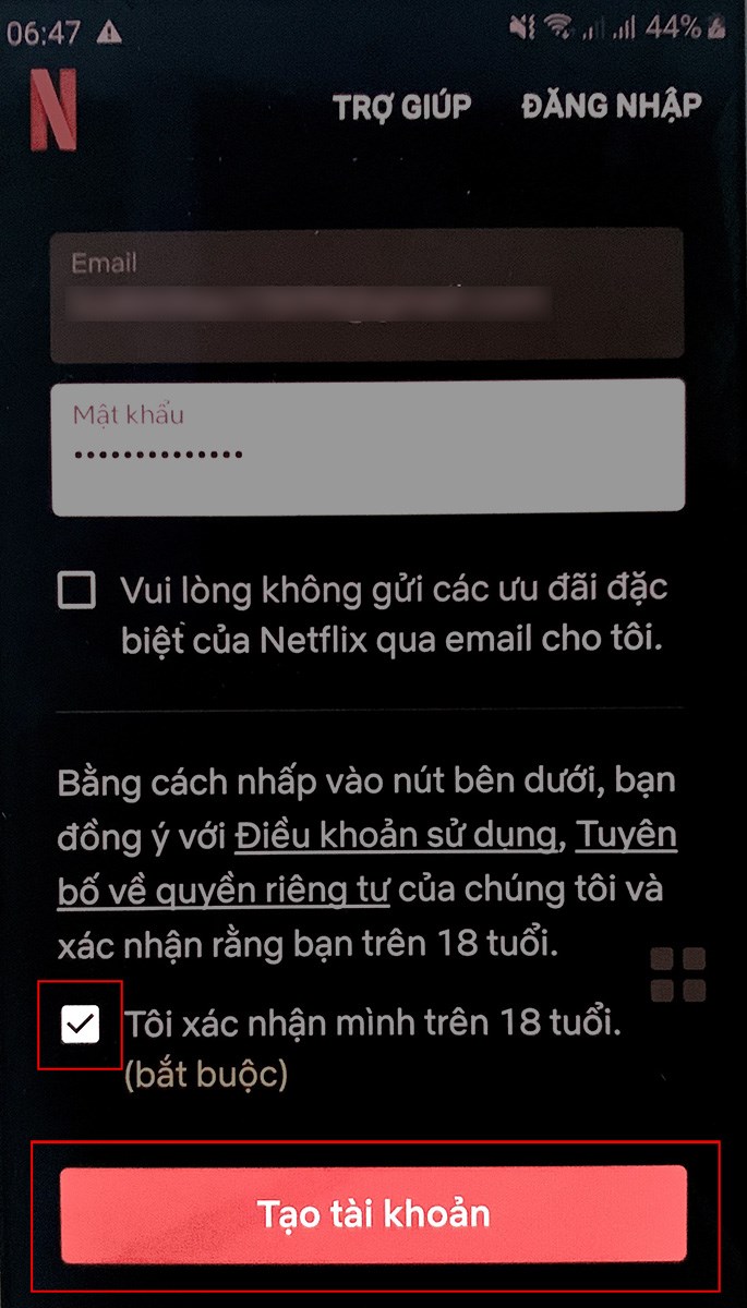 Nhấn dấu tích vào ô Tôi xác nhận mình trên 18 tuổi > Chọn Tạo tài khoản Nhấn dấu tích vào ô Tôi xác nhận mình trên 18 tuổi > Chọn Tạo tài khoản
