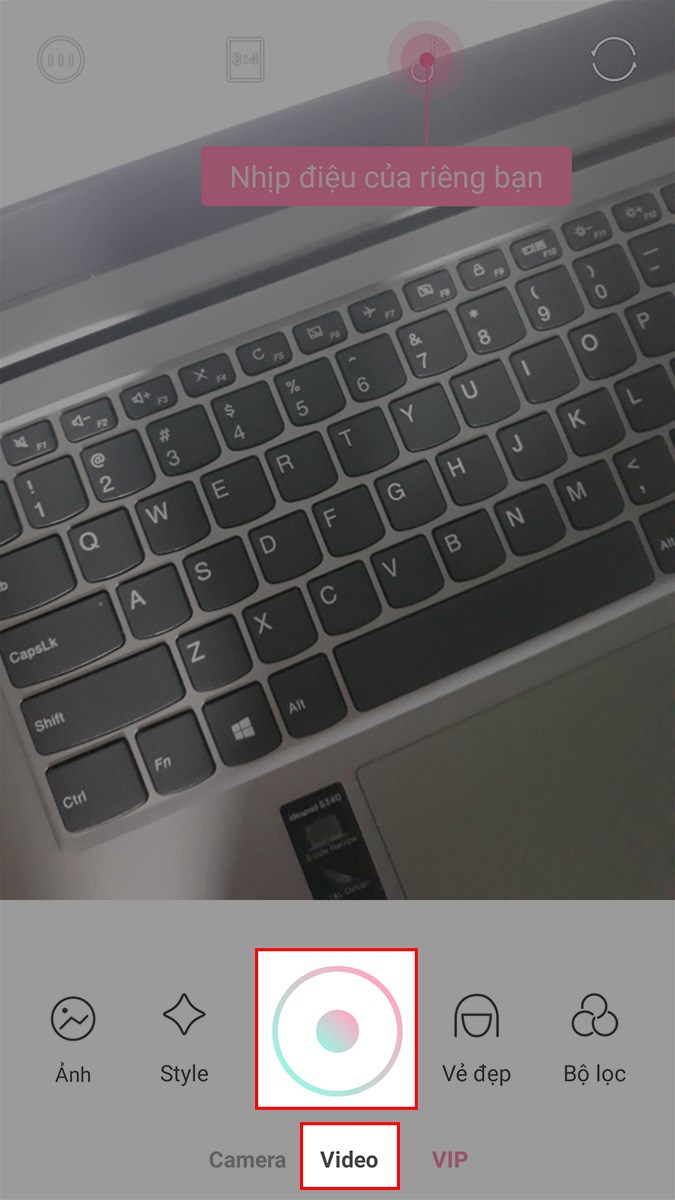 họn Video > Nhấn giữ biểu tượng hình tròn để bắt đầu quay video họn Video > Nhấn giữ biểu tượng hình tròn để bắt đầu quay video