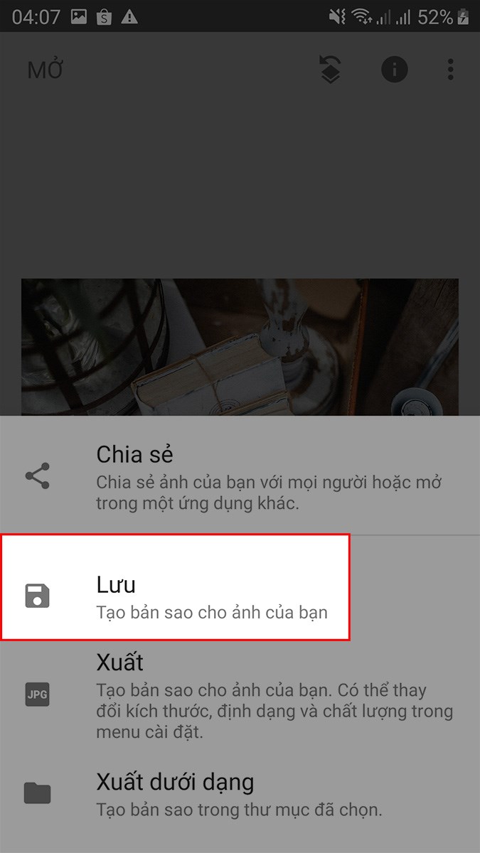 Chọn Lưu để tải ảnh về m&aacute;y