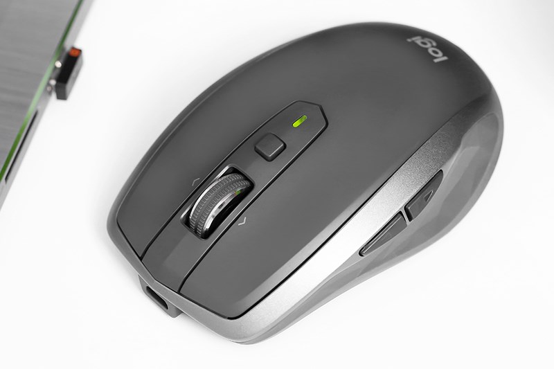 Thiết kế nhỏ gọn v&agrave; hiệu quả cho việc cầm nắm