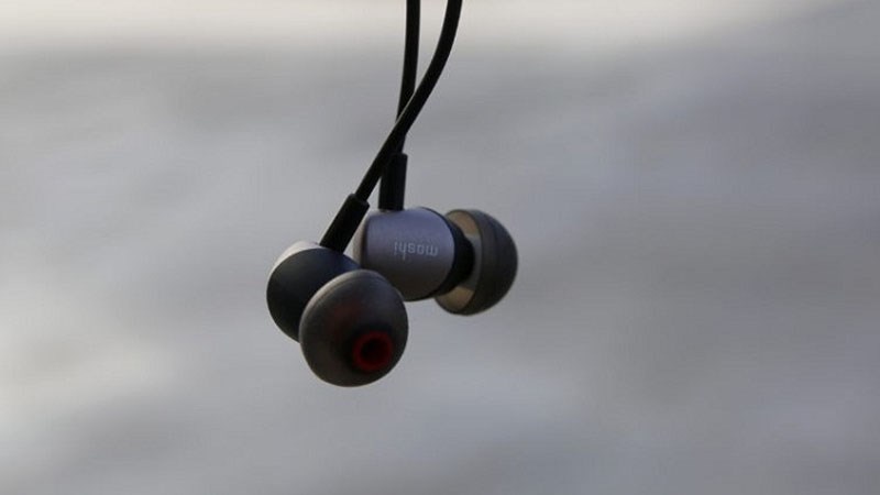 Thương hiệu v&agrave; gi&aacute; th&agrave;nh