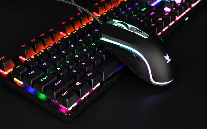 C&aacute;c ph&iacute;m được thiết kế đ&egrave;n led với m&agrave;u sắc ri&ecirc;ng biệt tạo n&ecirc;n sự đặc sắc, nổi bật