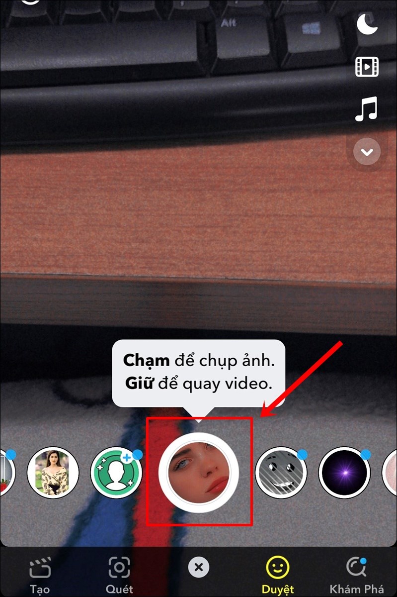 Giữ biểu tượng h&igrave;nh tr&ograve;n để quay video